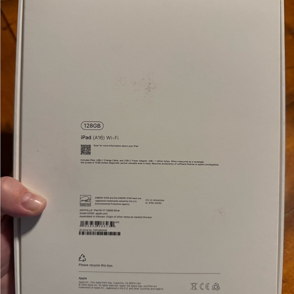 NIB iPad 128GB (A16) Model A3354 with OtterBox Case, screen protector + stylus! - Picture 10 of 11